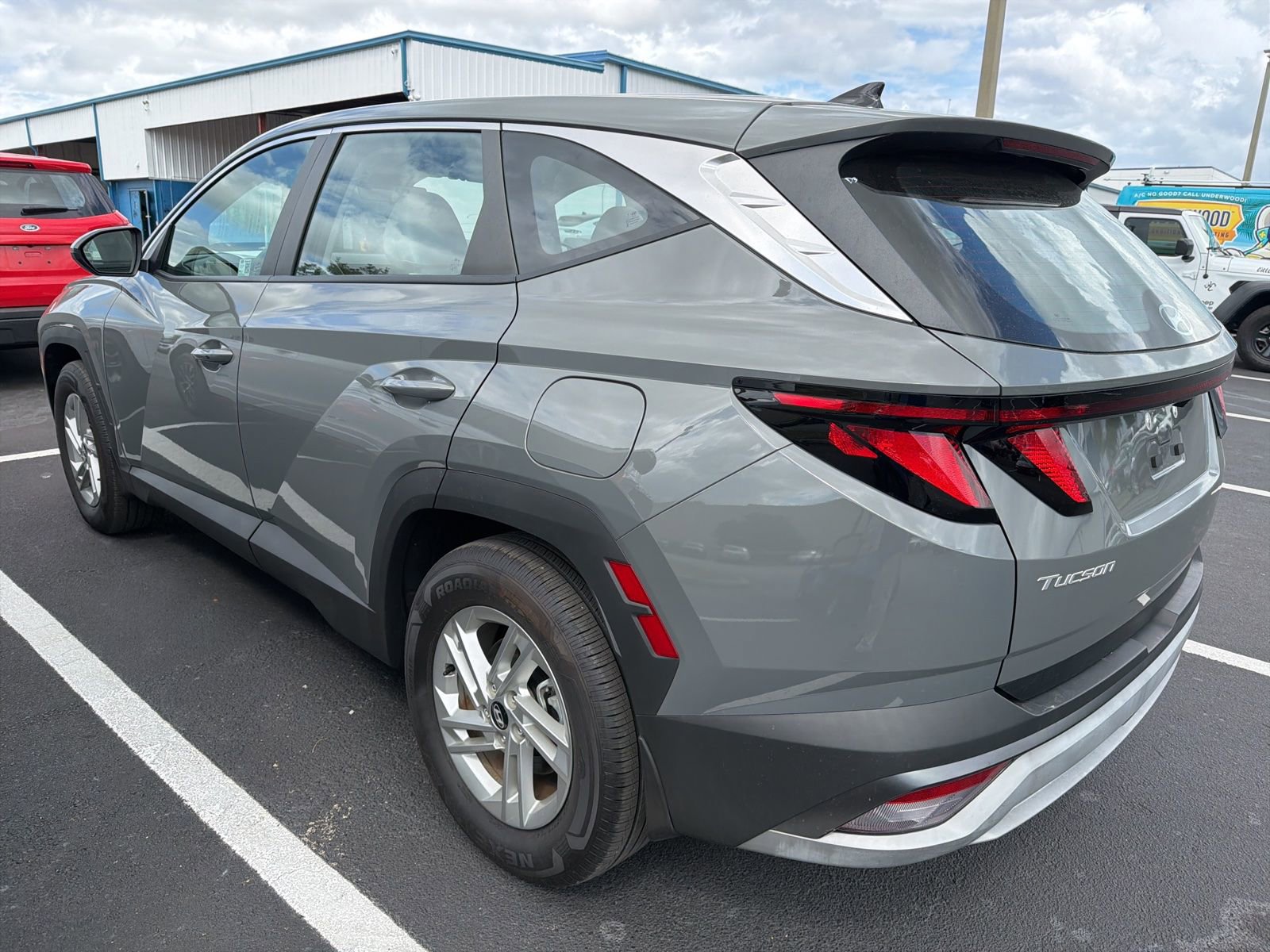 Used 2025 Hyundai Tucson SE image 12