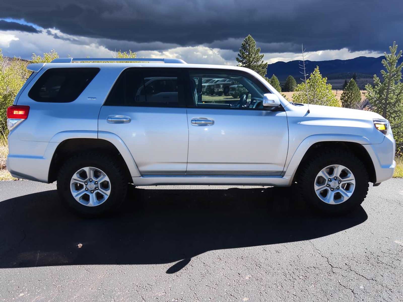 Used 2010 Toyota 4Runner SR5 AWD/4WD image 7