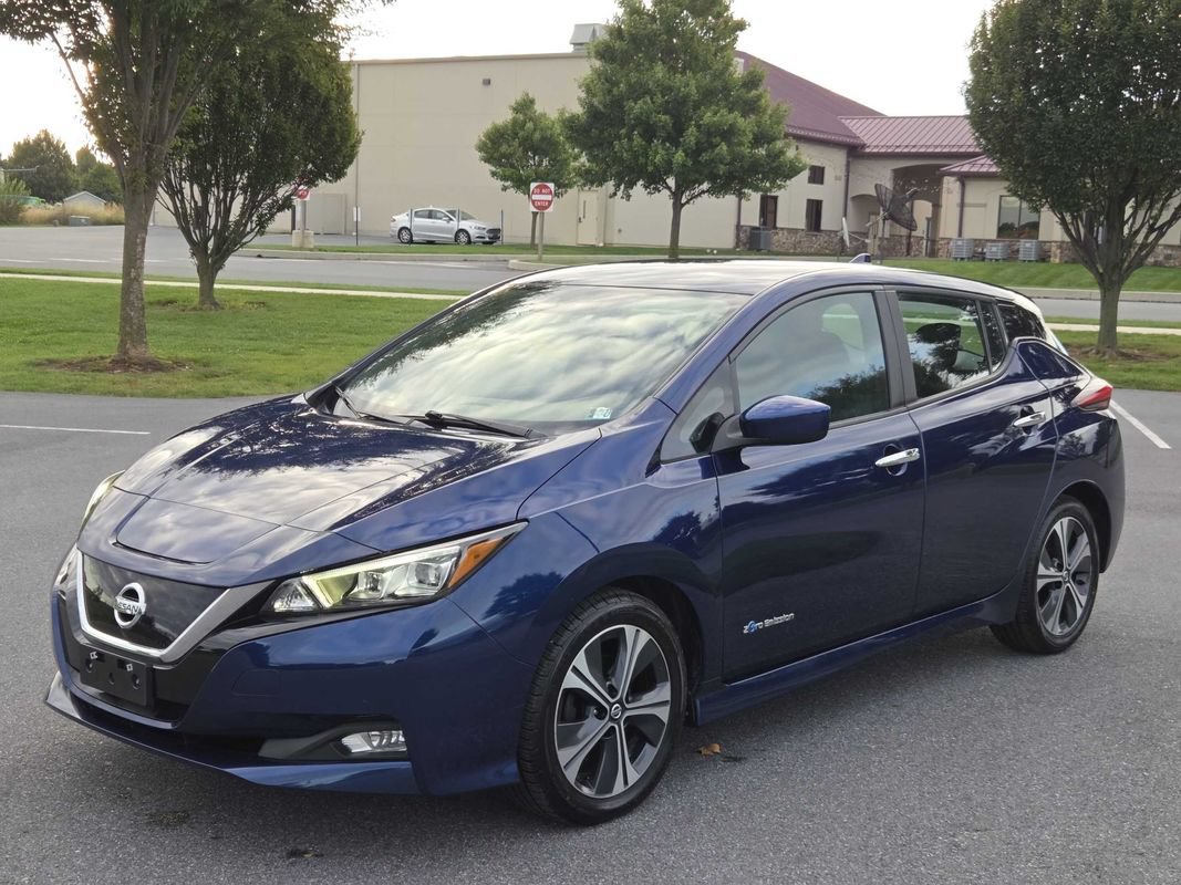 Used 2019 Nissan Leaf SV w/ SV Technology Package FWD image 4