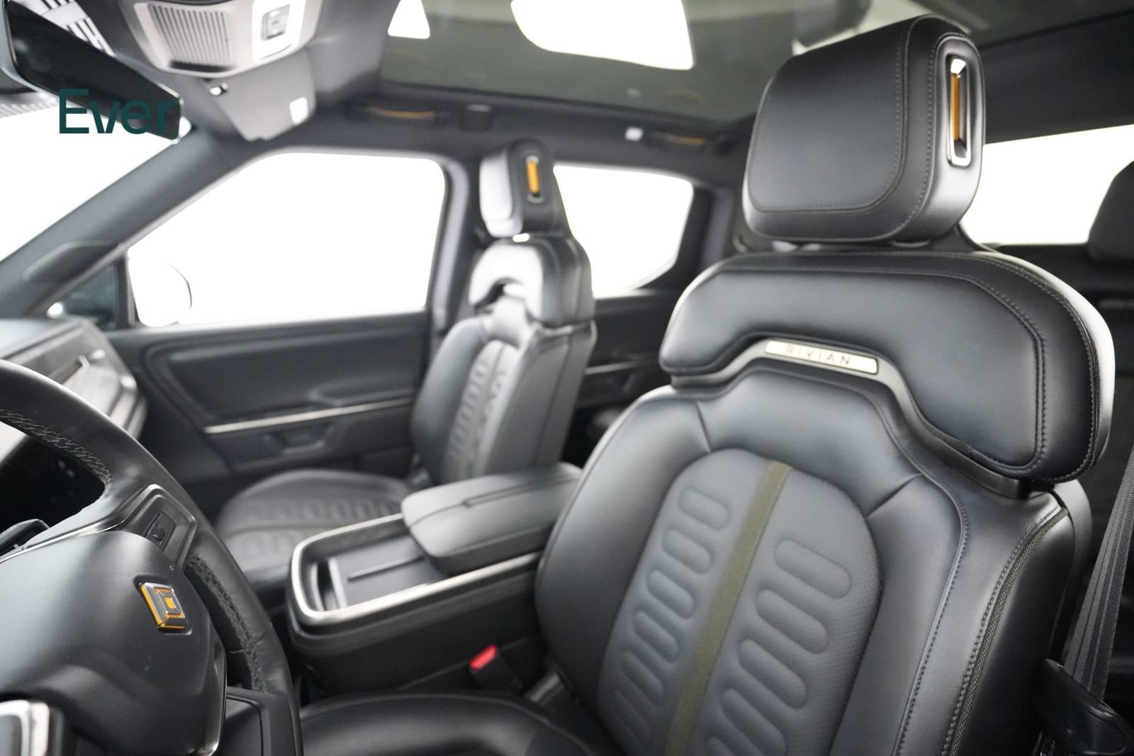 Used 2025 Rivian R1T Adventure Dual AWD/4WD image 4