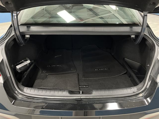 Used 2024 Hyundai Elantra SEL w/ Convenience Package image 16