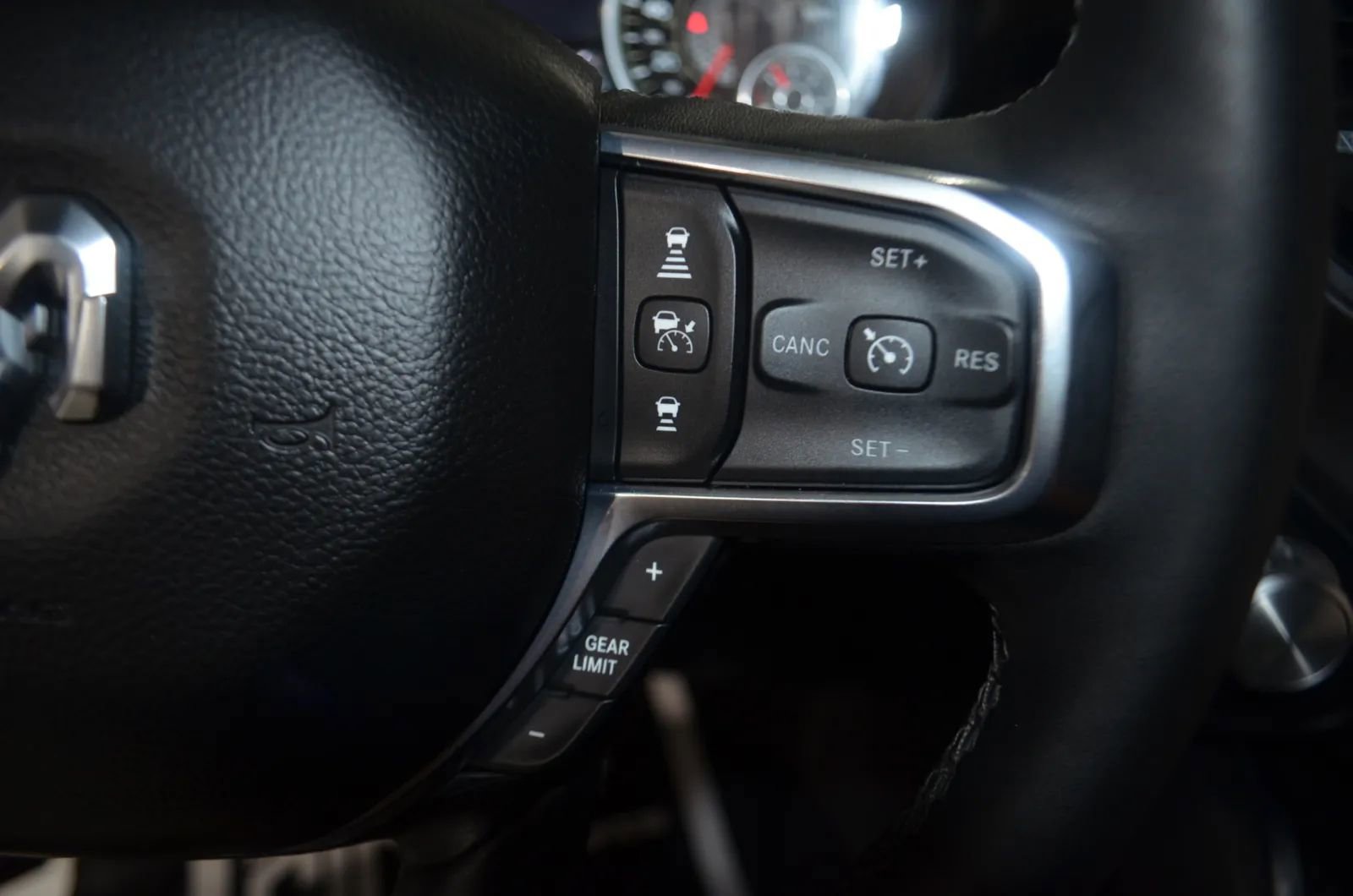 Used 2025 RAM 1500 Laramie image 33