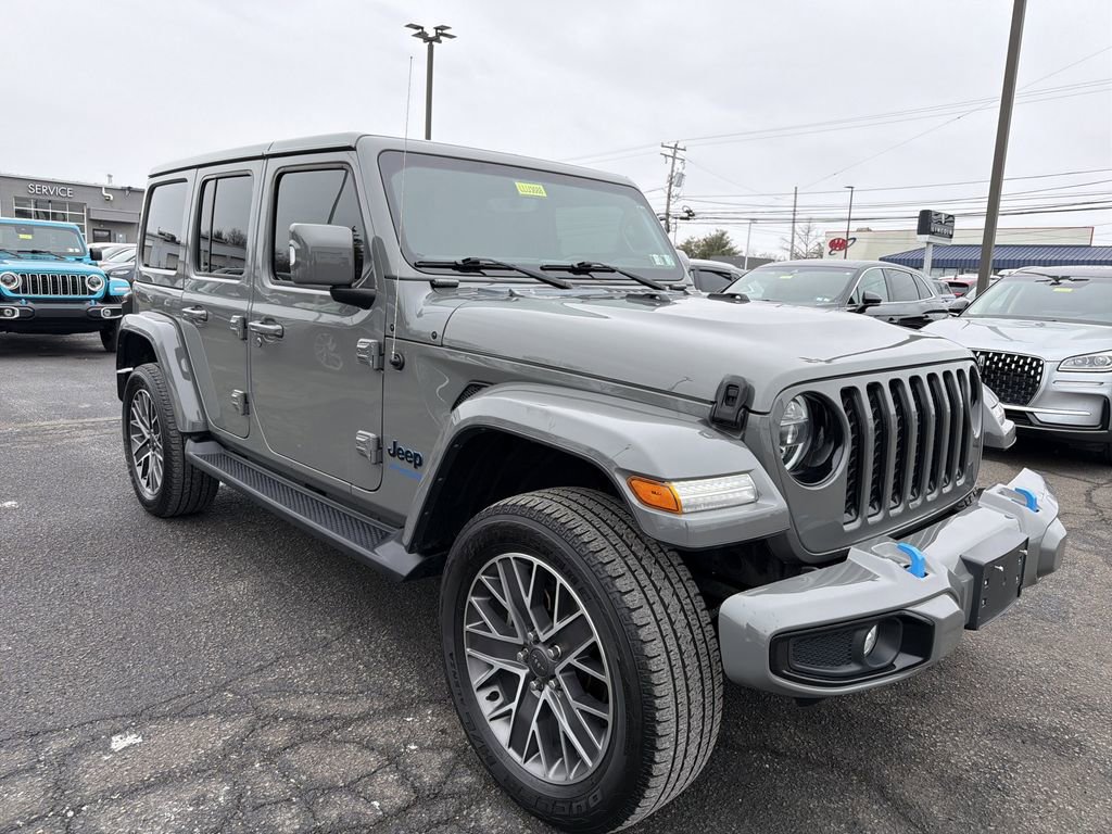 Used 2022 Jeep Wrangler Unlimited Sahara AWD/4WD image 8