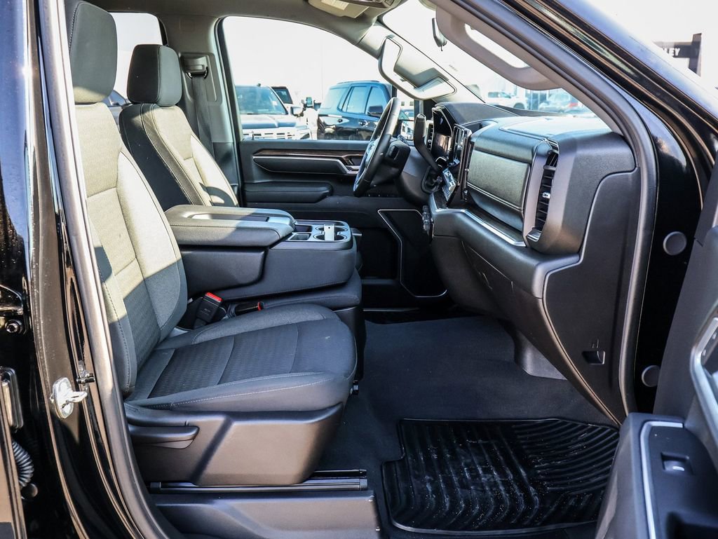 Used 2025 Chevrolet Silverado 2500 LT w/ Convenience Package image 16