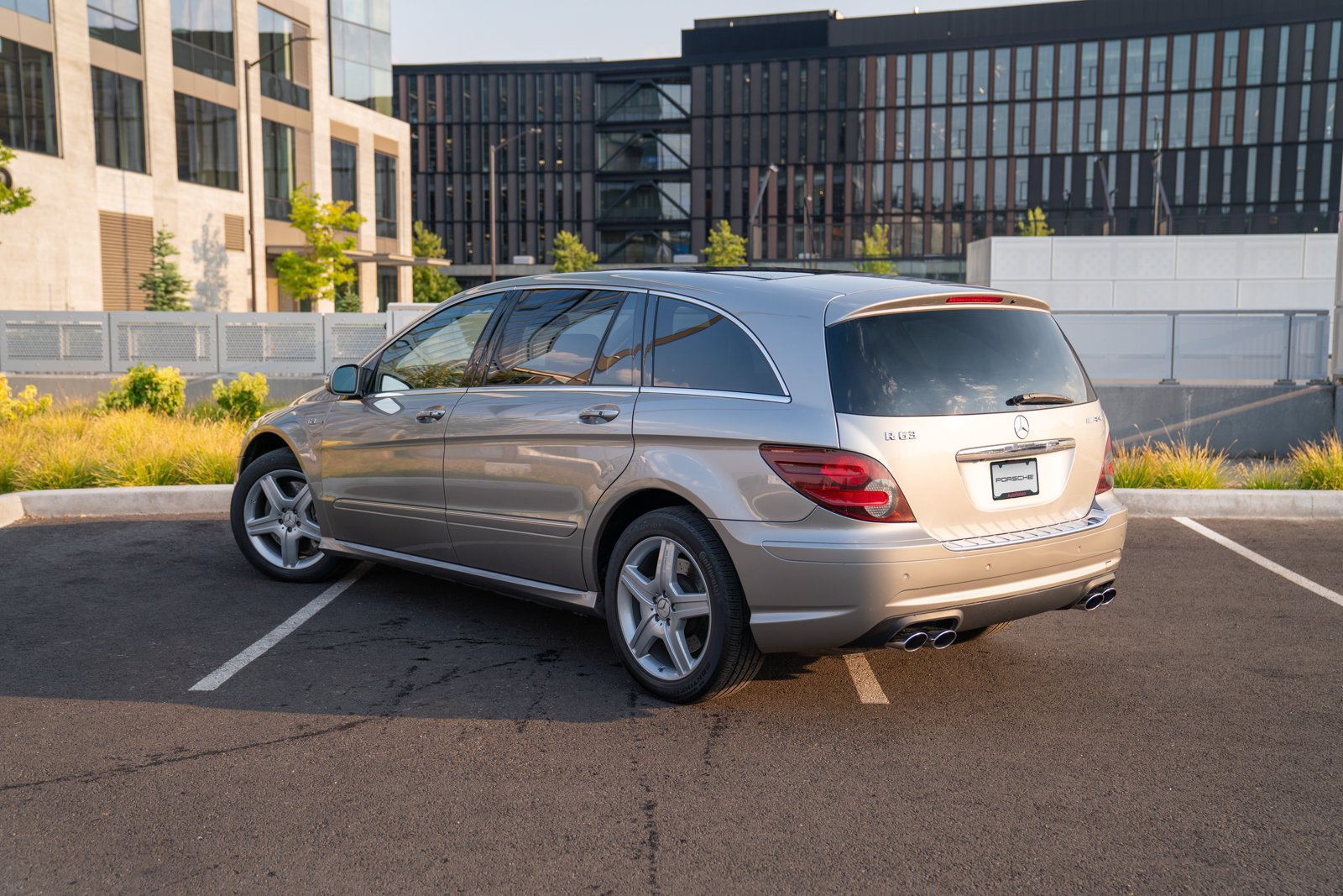 Used 2007 Mercedes-Benz R 63 AMG 4MATIC image 3