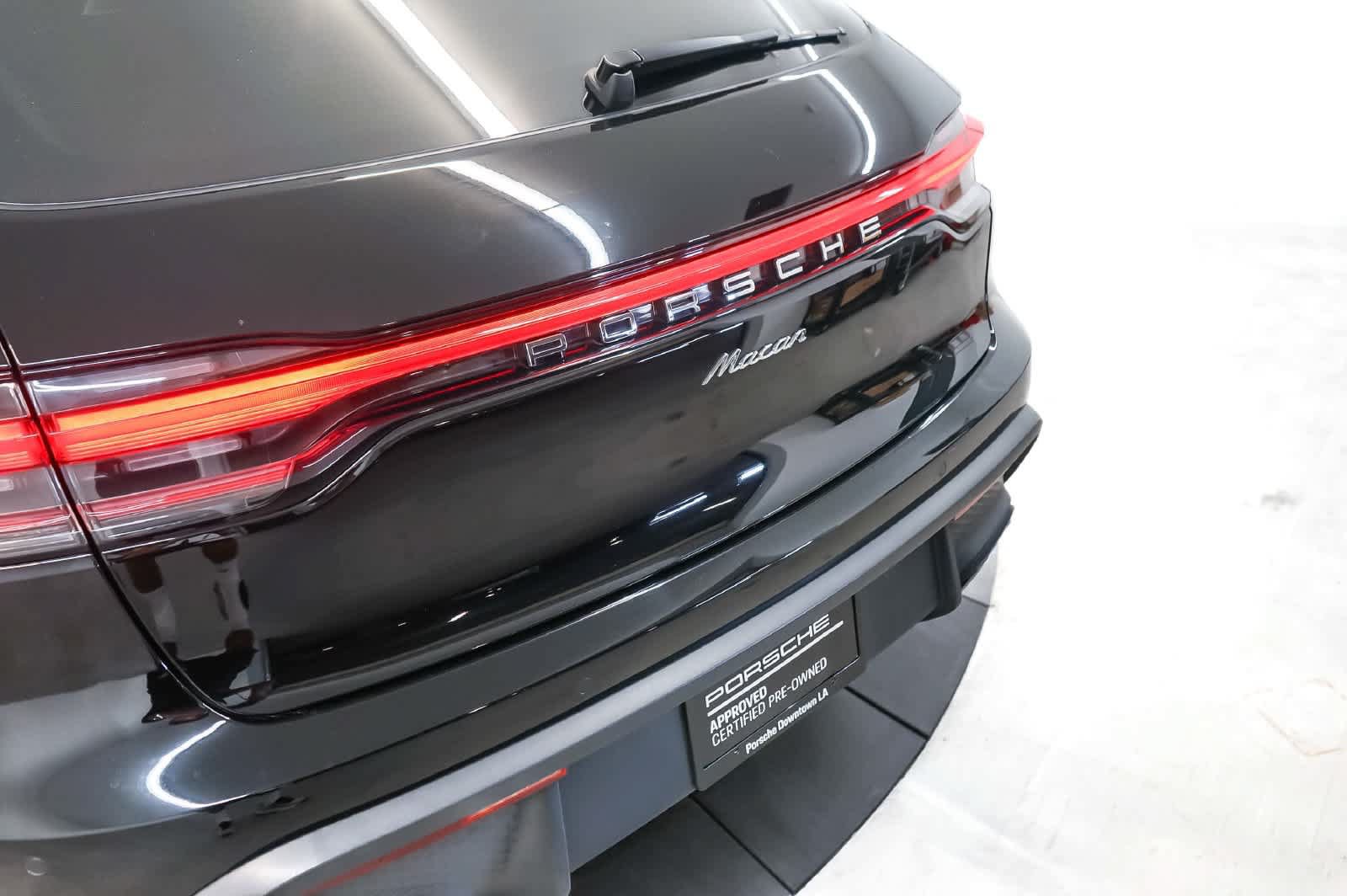 Certified 2025 Porsche Macan AWD/4WD image 12