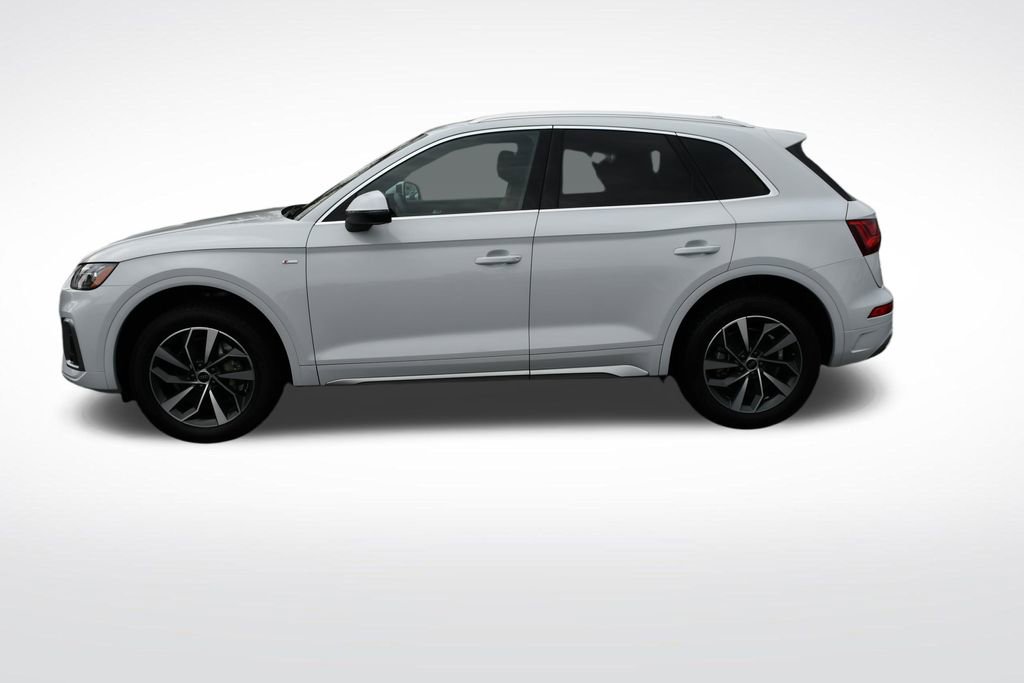 Certified 2023 Audi Q5 2.0T Premium w/ Convenience Package AWD/4WD image 2