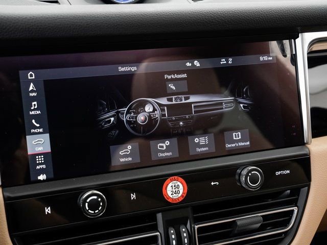 Certified 2025 Porsche Macan image 18