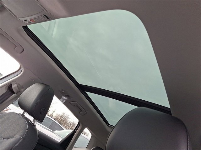 New 2026 Volkswagen Taos SE image 7