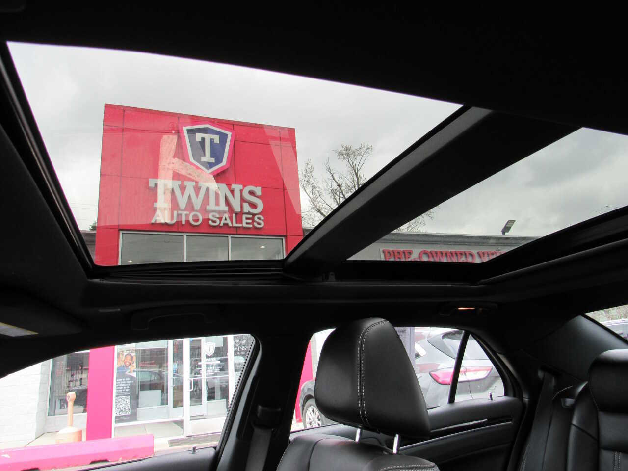 Used 2018 Chrysler 300 S w/ 300S Premium Group image 15