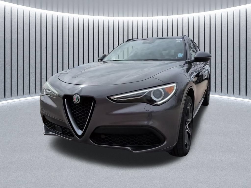 Used 2023 Alfa Romeo Stelvio Ti w/ Active Assist Plus Package AWD/4WD image 17