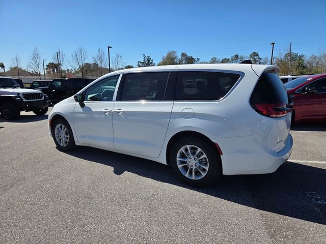 New 2026 Chrysler Pacifica Select FWD image 10