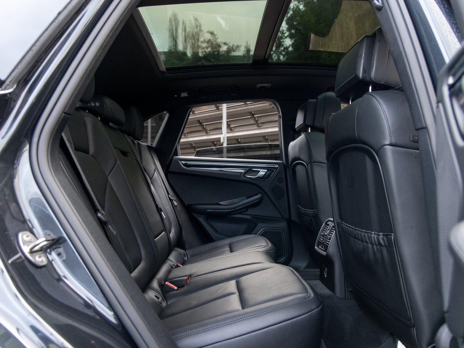 Certified 2025 Porsche Macan image 46