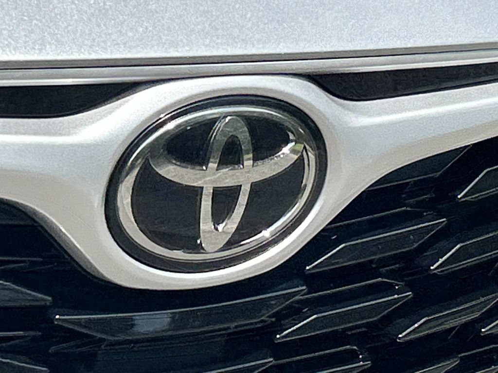 Used 2021 Toyota Highlander XLE FWD image 11