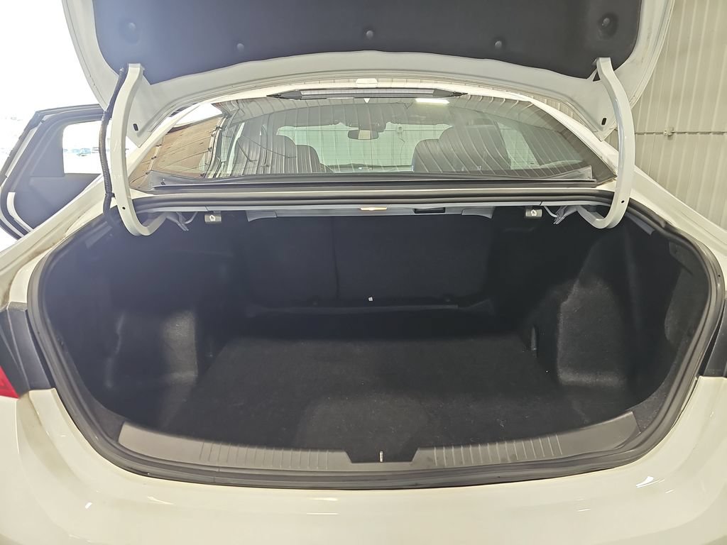 Used 2023 Chevrolet Malibu LT FWD image 12