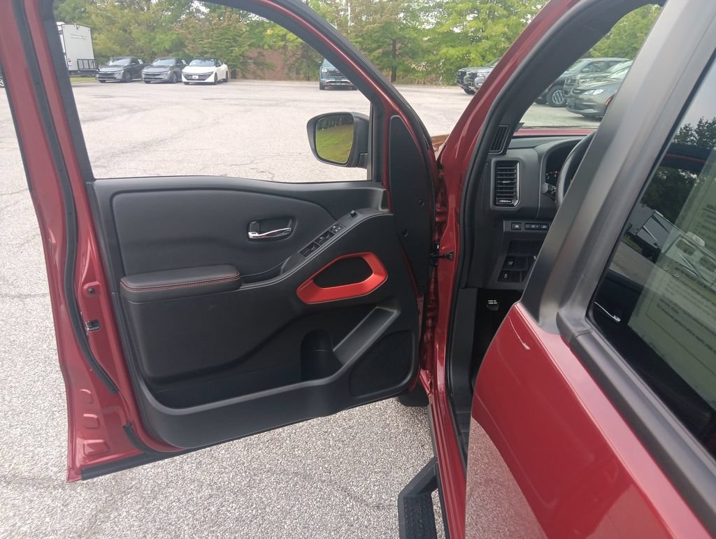 Used 2024 Nissan Frontier Pro-X RWD image 11