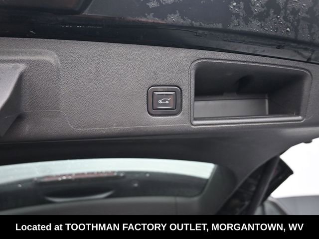 Used 2022 GMC Terrain SLT w/ Infotainment Package II AWD/4WD image 7