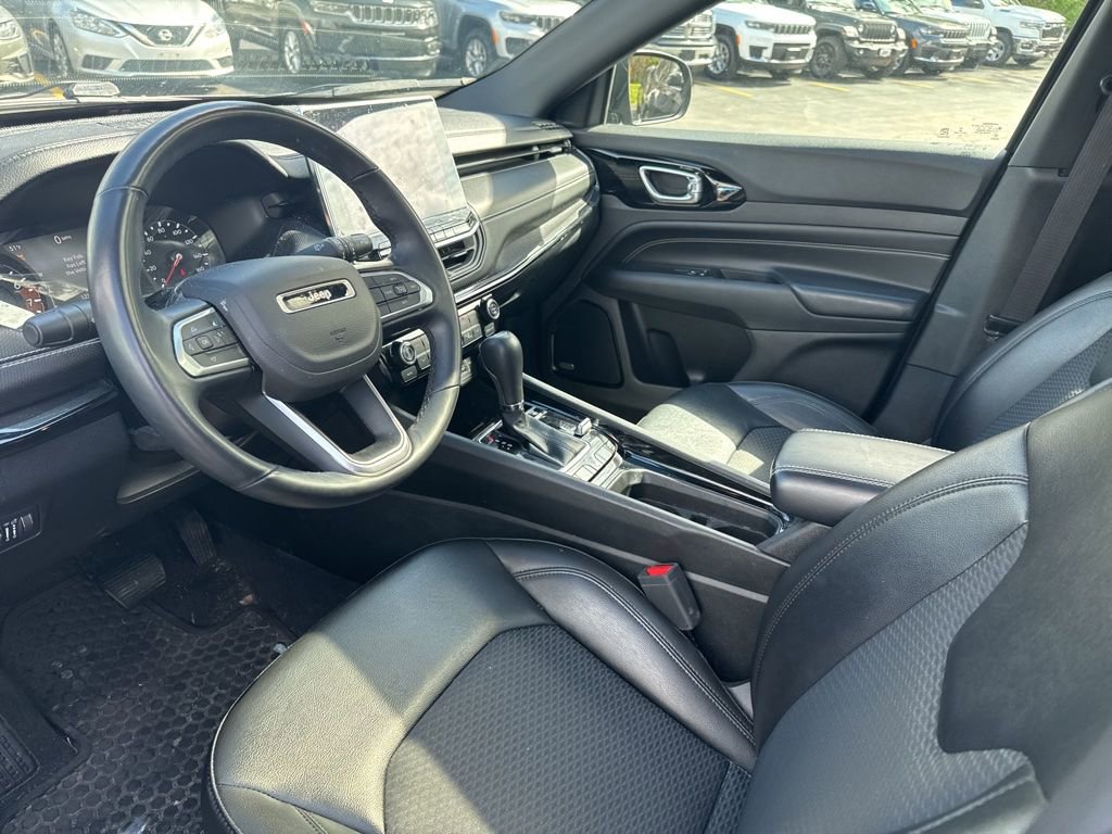 Used 2022 Jeep Compass Latitude w/ Sun and Sound Group AWD/4WD image 9