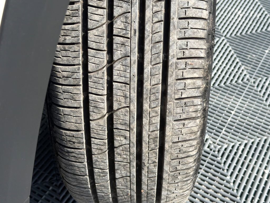 Used 2024 Volkswagen Taos SE w/ MDO Package image 19