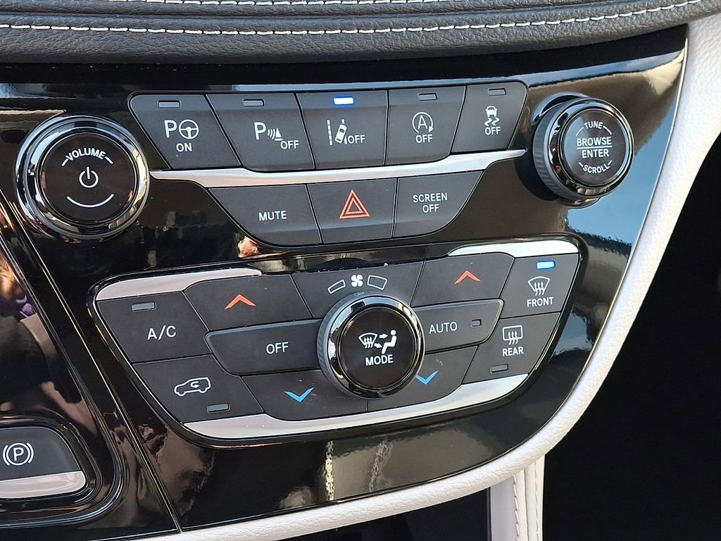 Used 2024 Chrysler Pacifica Limited image 23