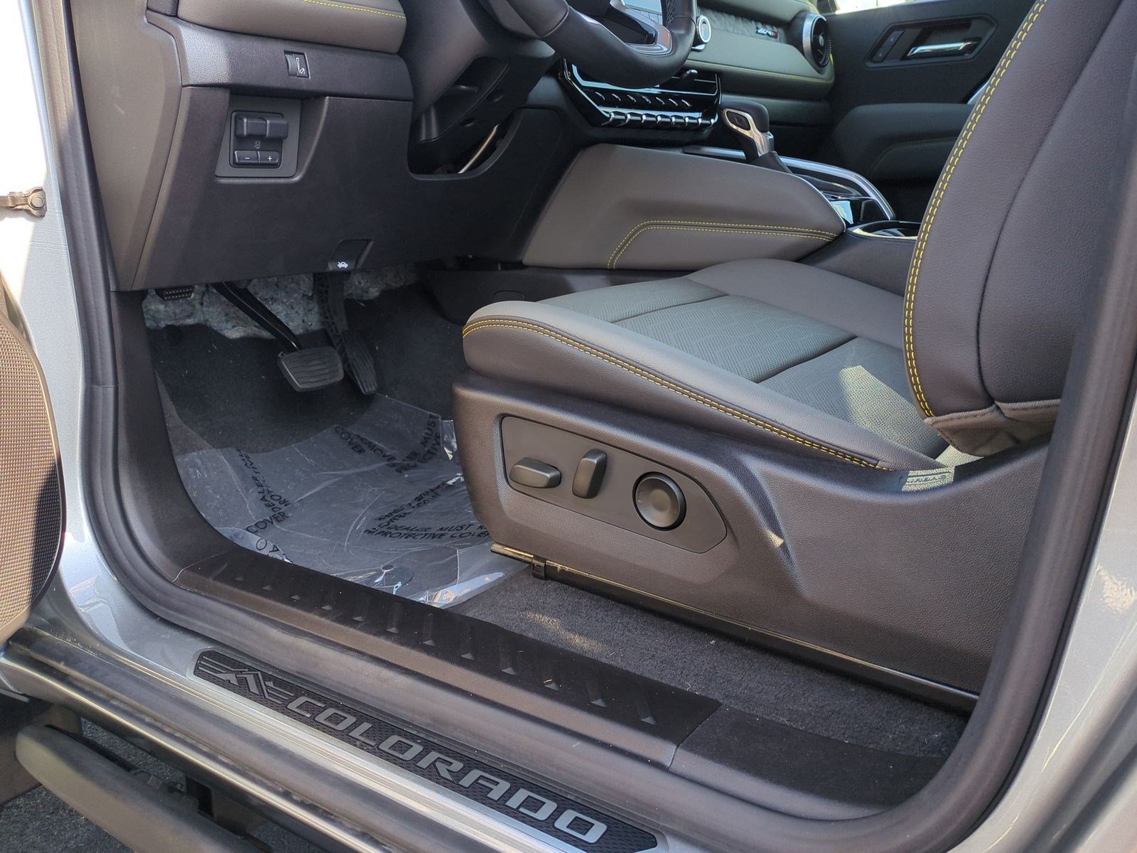 Used 2024 Chevrolet Colorado ZR2 w/ ZR2 Convenience Package III AWD/4WD image 17