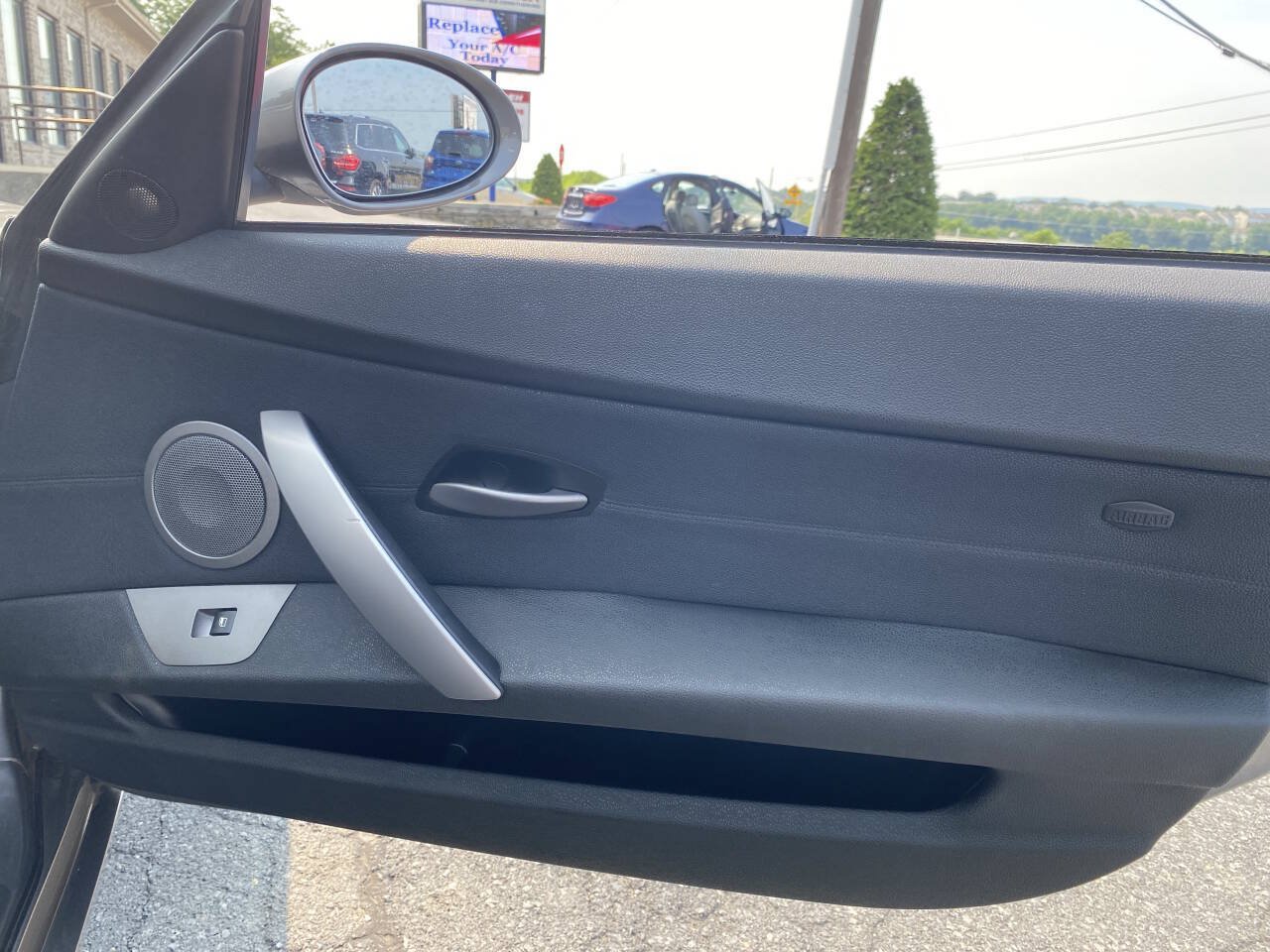 Used 2004 BMW Z4 2.5i RWD image 17