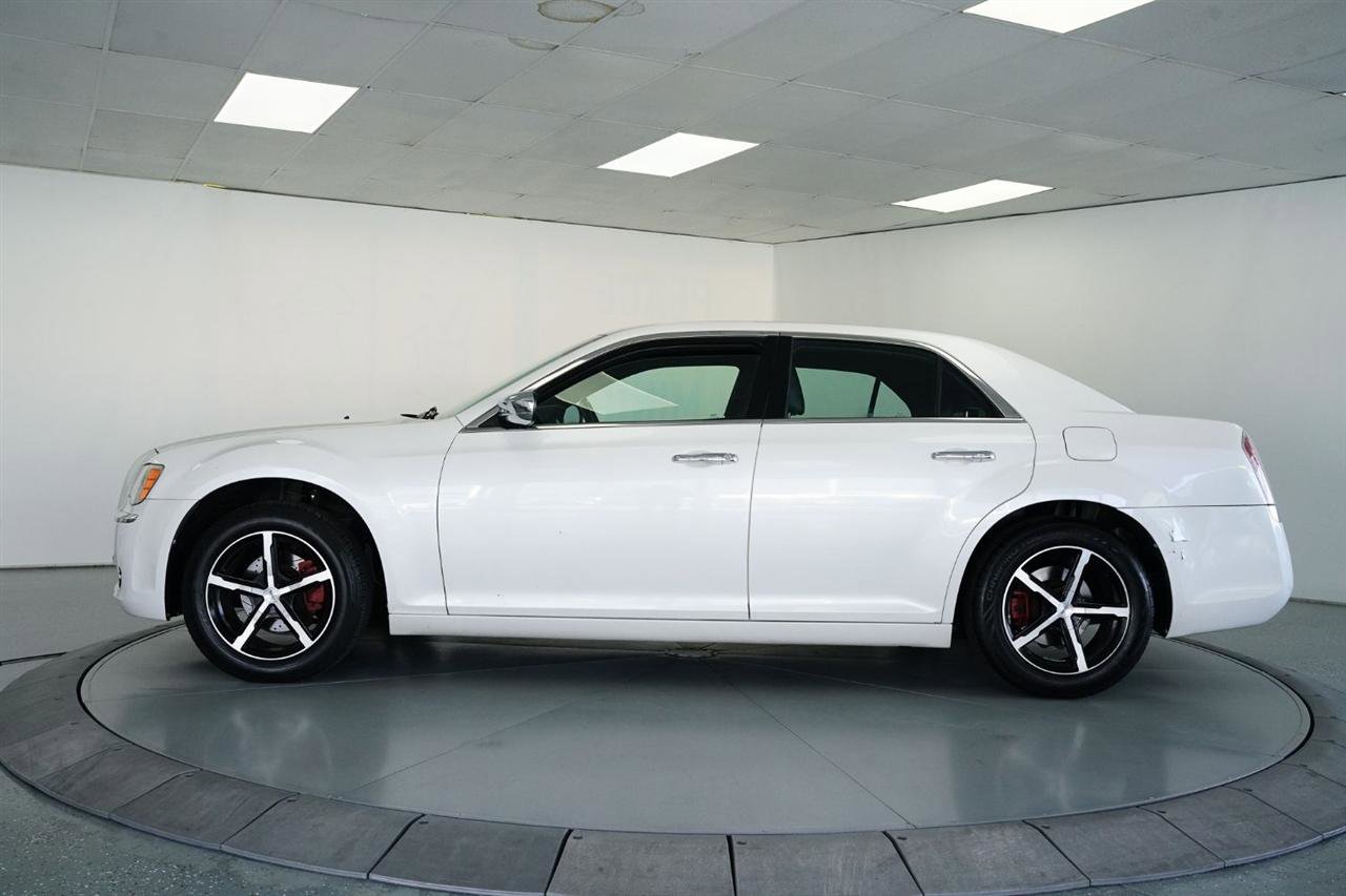 Used 2011 Chrysler 300 Limited image 6