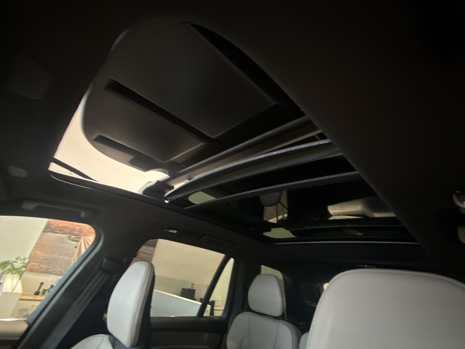 New 2026 Volvo XC90 T8 Plus w/ Protection Package Premier AWD/4WD image 21