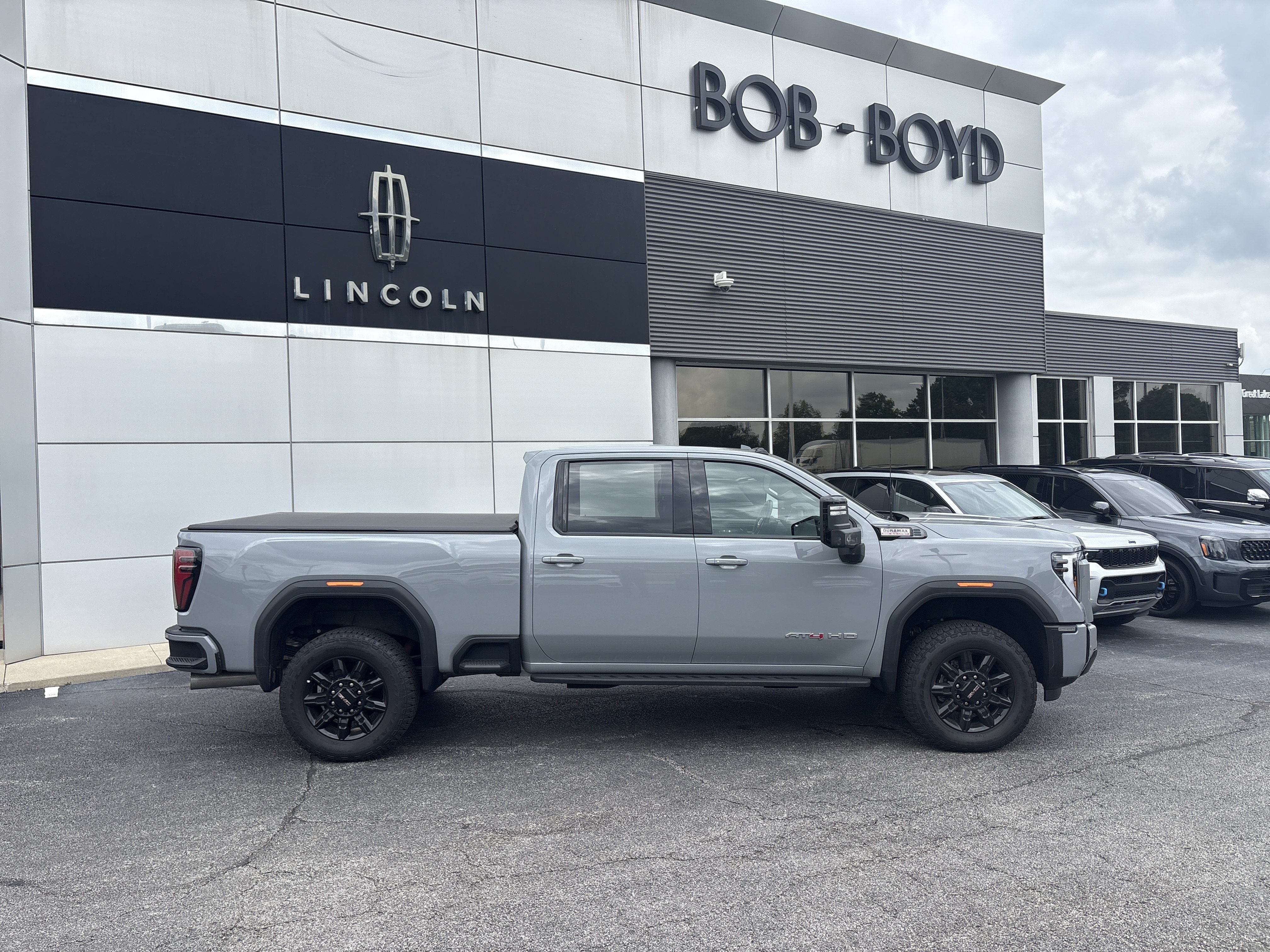 Used 2025 GMC Sierra 2500 AT4 w/ AT4 Premium Plus Package AWD/4WD image 5