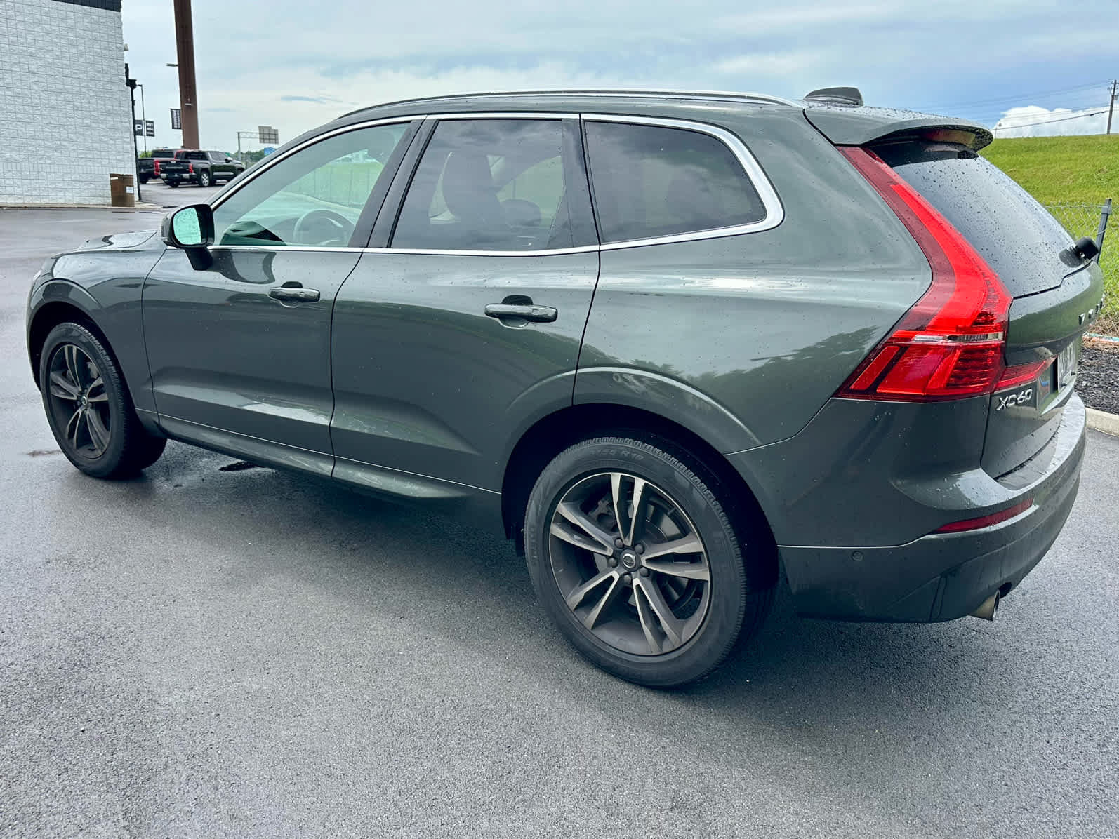Used 2019 Volvo XC60 T6 Momentum w/ Multimedia Package AWD/4WD image 6