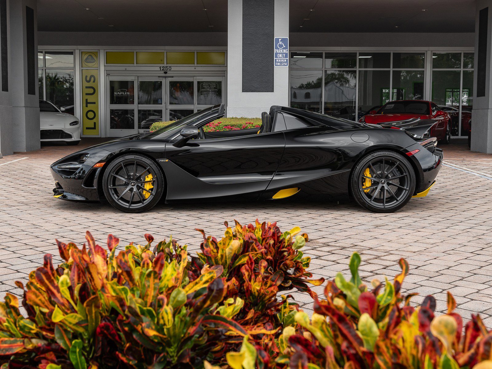 Used 2022 McLaren 720S Spider image 7