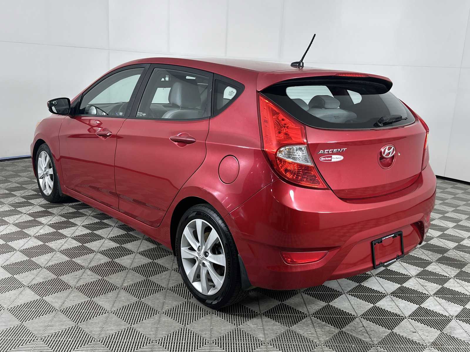 Used 2014 Hyundai Accent SE FWD image 11