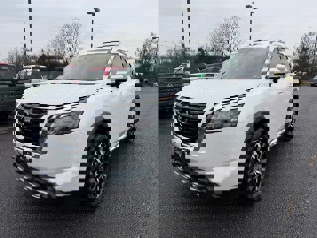 New 2025 Nissan Pathfinder Platinum w/ Cargo Package image 2
