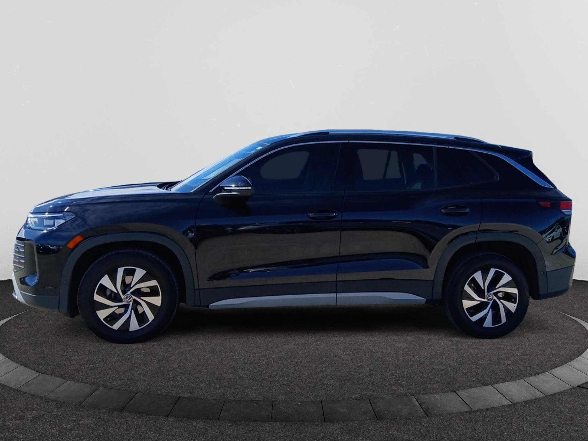 Used 2025 Volkswagen Tiguan S FWD image 4