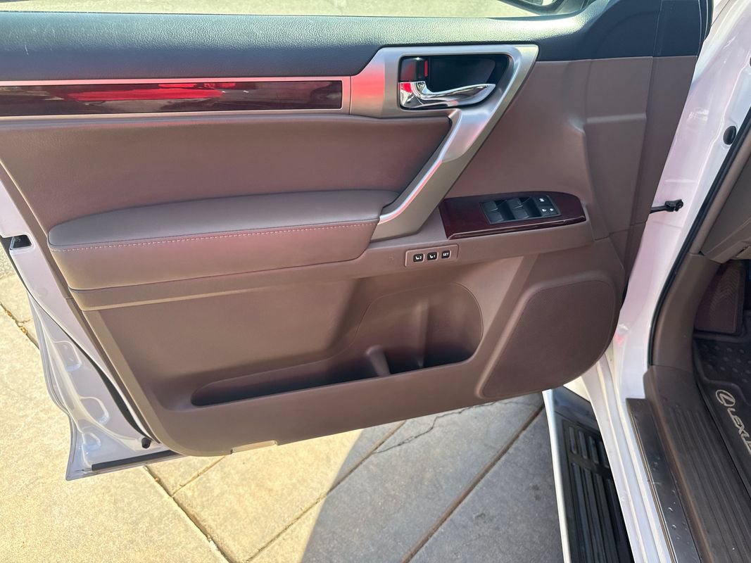 Used 2018 Lexus GX 460 Premium w/ Premium Package AWD/4WD image 29