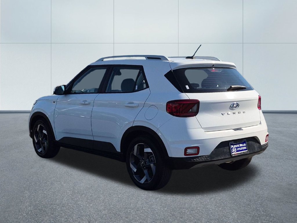 Used 2025 Hyundai Venue SEL FWD image 4