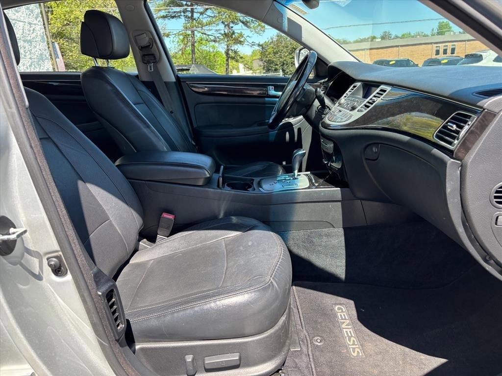 Used 2013 Hyundai Genesis 3.8 image 11