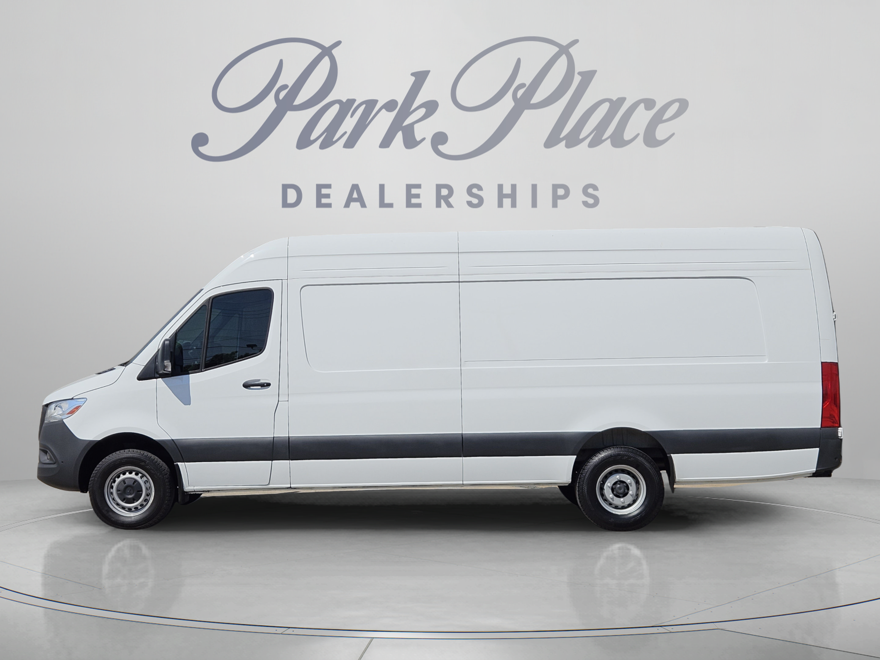 Used 2024 Mercedes-Benz Sprinter 3500 image 2