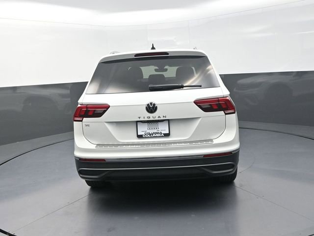Used 2023 Volkswagen Tiguan SE w/ Panoramic Sunroof Package image 9