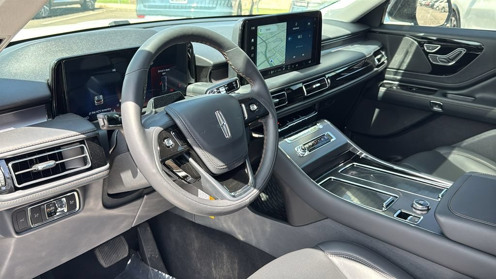 New 2026 Lincoln Aviator AWD w/ Jet Appearance Package image 18