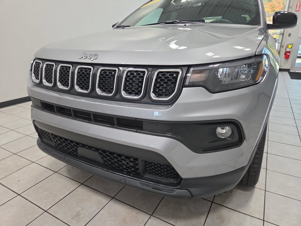 Used 2023 Jeep Compass Latitude AWD/4WD image 25