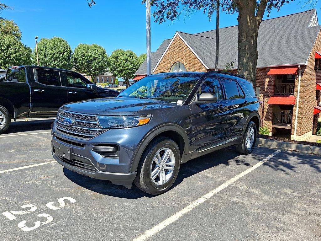 Used 2024 Ford Explorer XLT AWD/4WD image 1