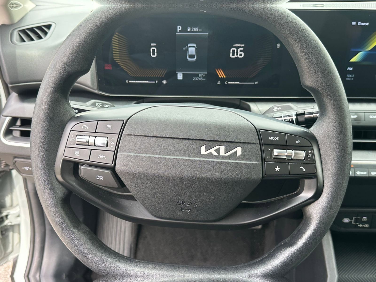 Used 2025 Kia K4 LXS image 27