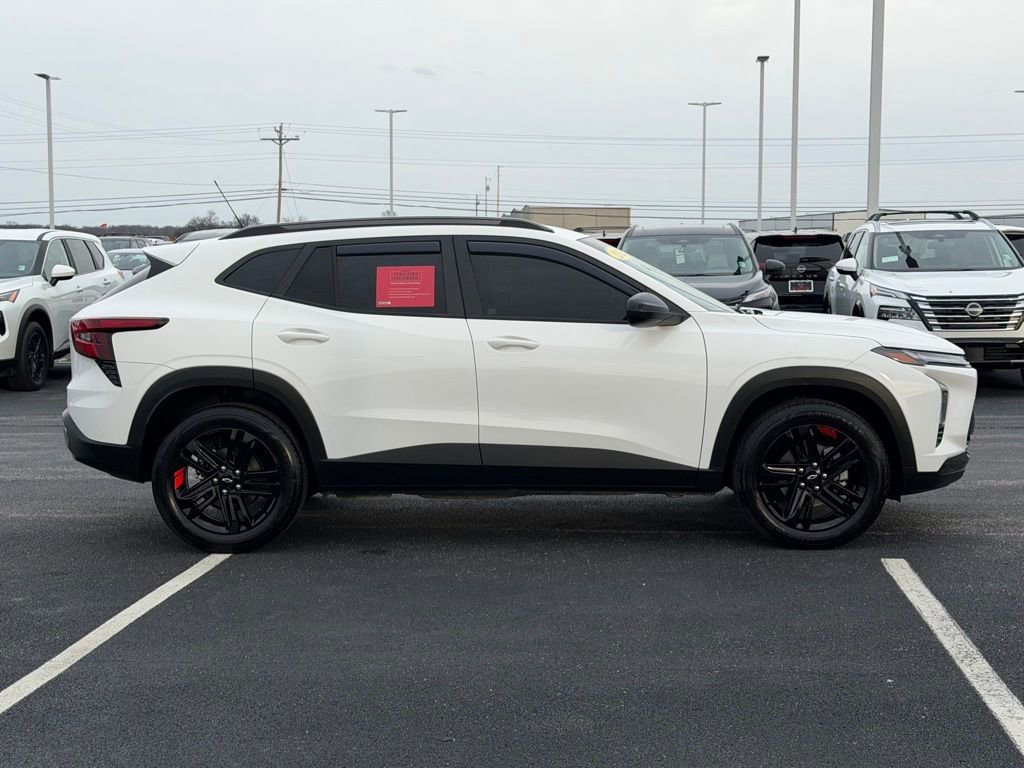 Used 2025 Chevrolet Trax ACTIV w/ Sunroof Package image 4
