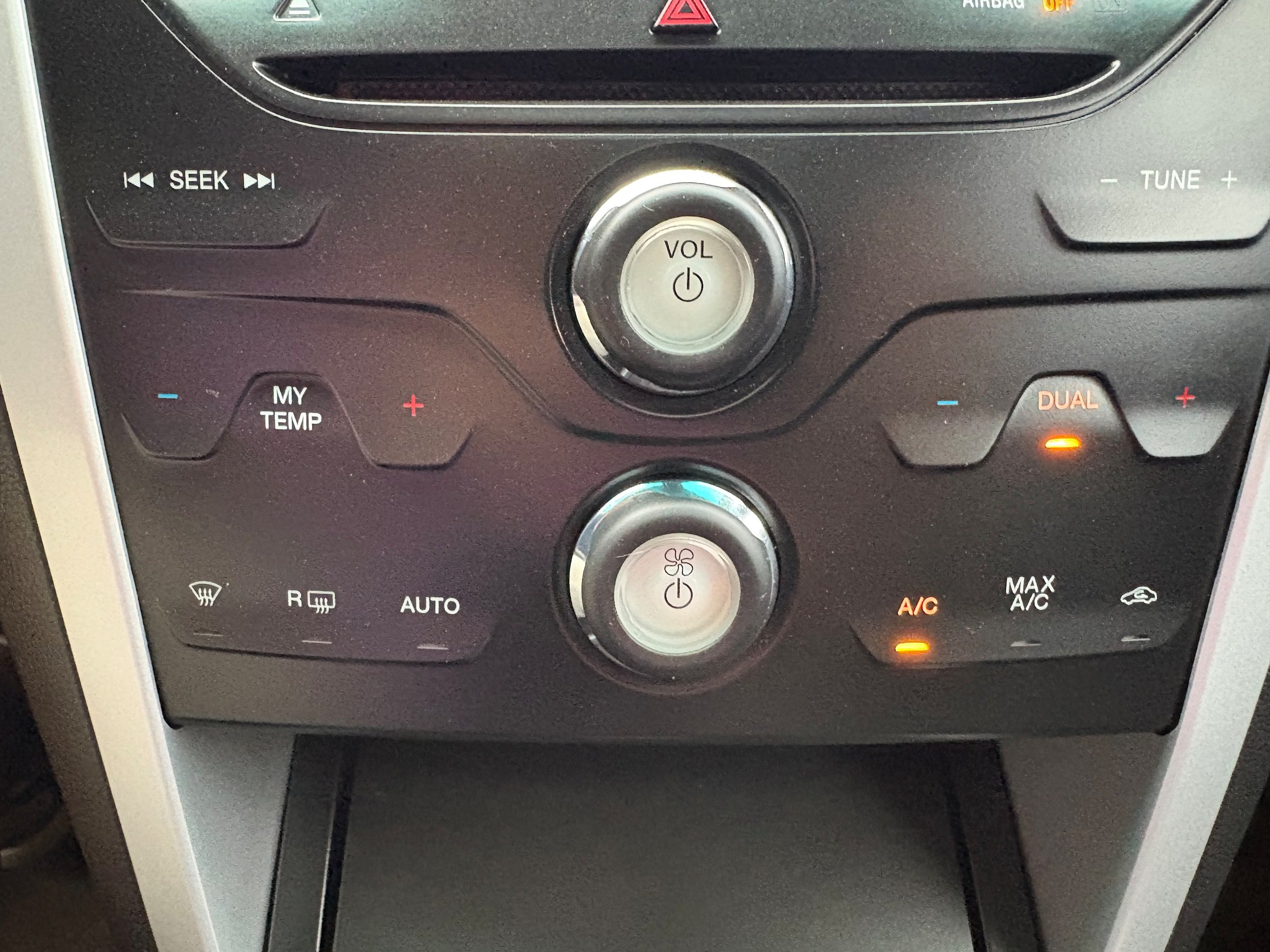 Used 2014 Ford Explorer XLT w/ Equipment Group 202A AWD/4WD image 47