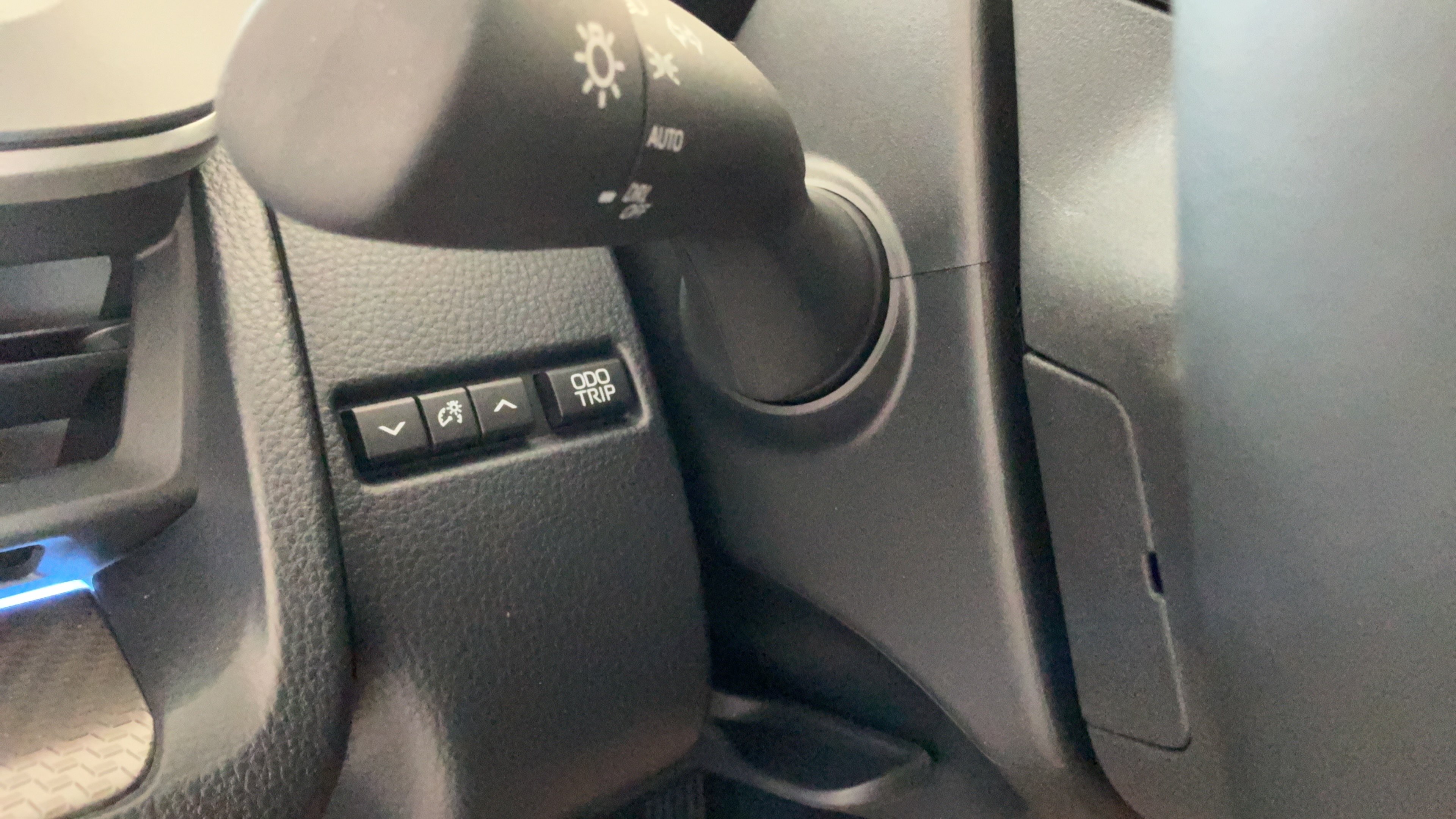 Used 2025 Toyota Prius Limited FWD image 17