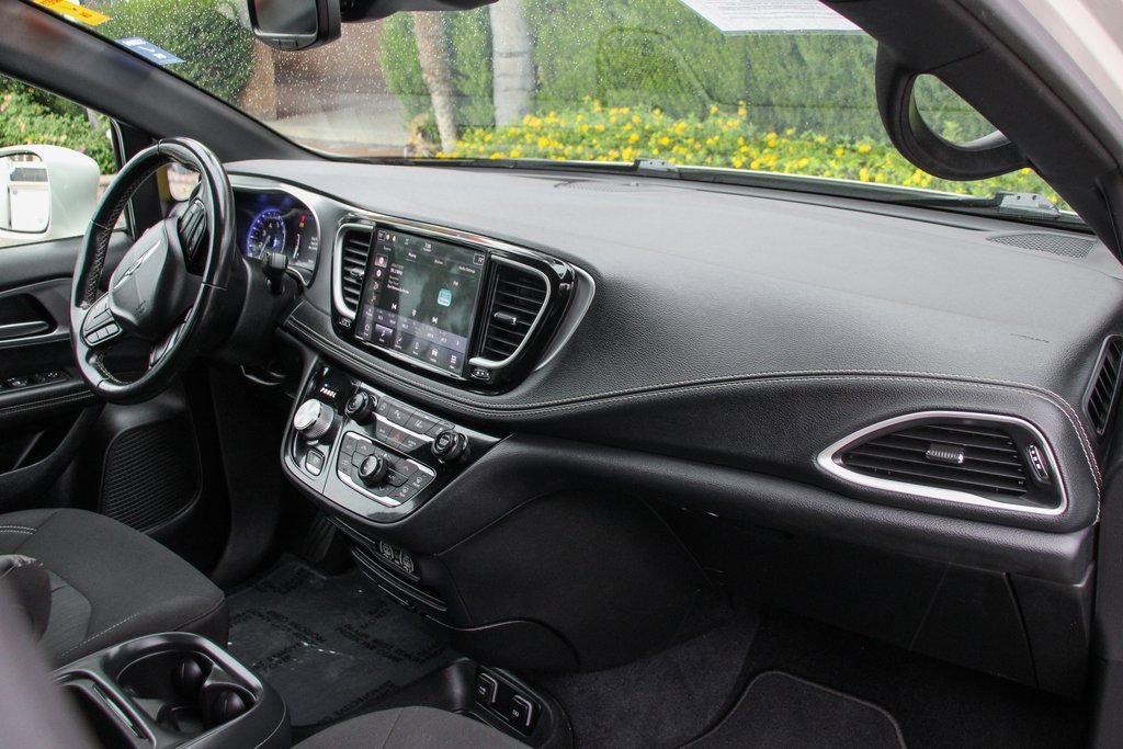 Used 2021 Chrysler Pacifica Touring w/ S Appearance Package image 36