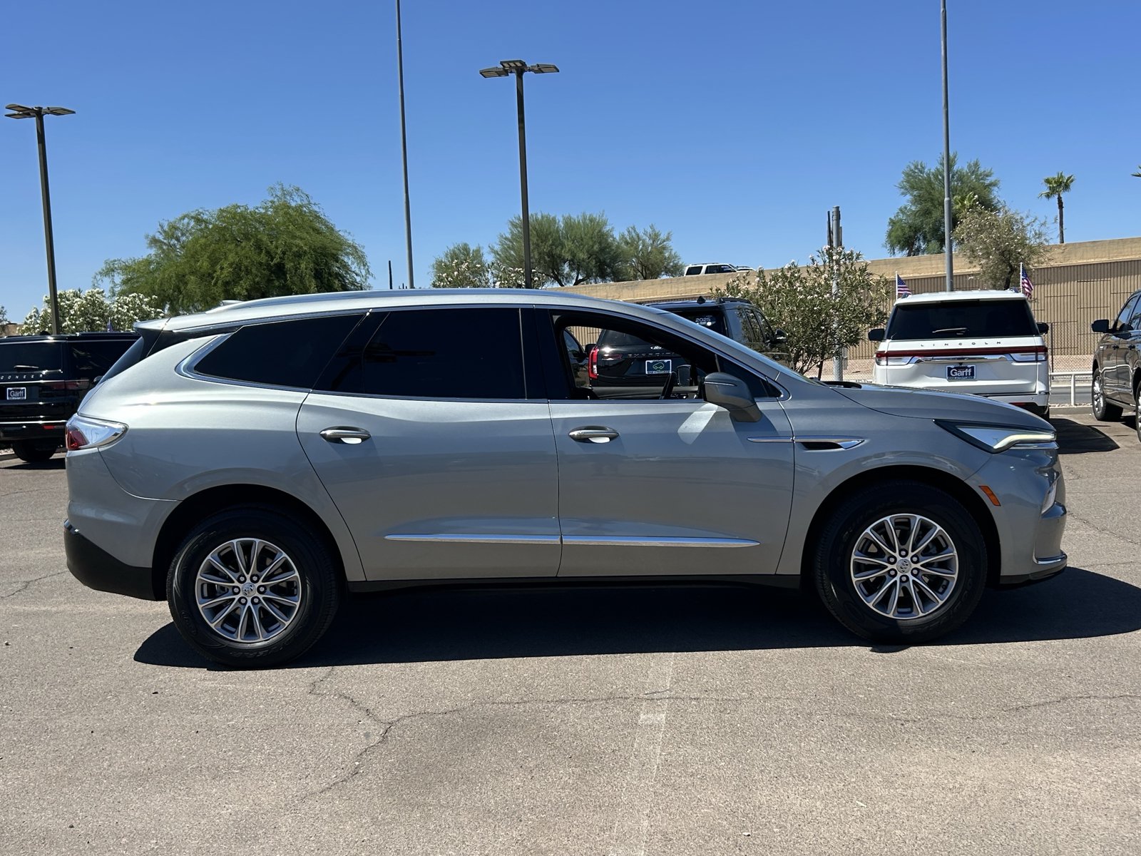 Used 2024 Buick Enclave Premium AWD/4WD image 6