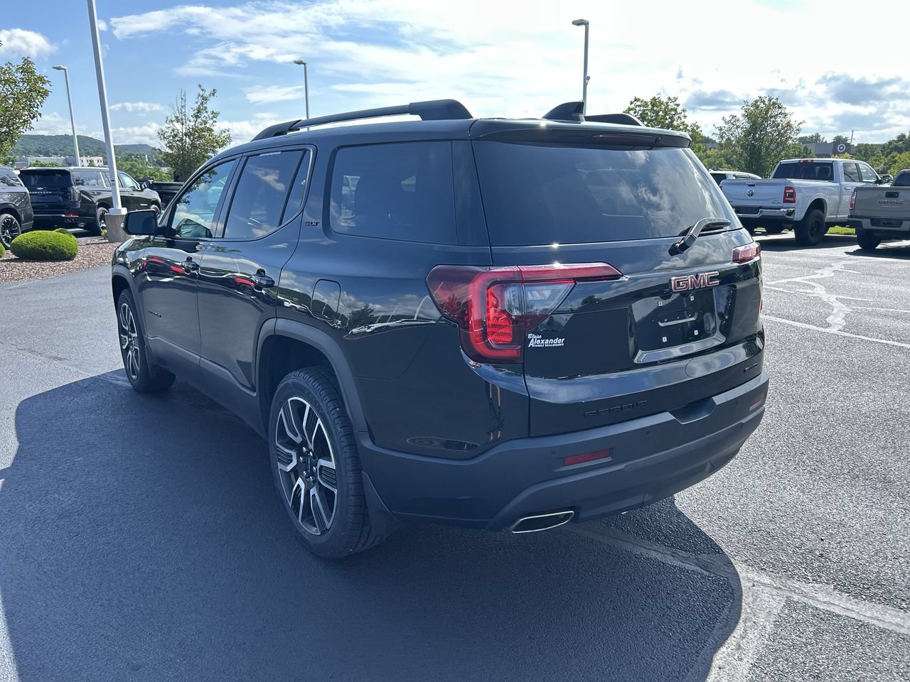 Used 2021 GMC Acadia SLT w/ Elevation Edition AWD/4WD image 5