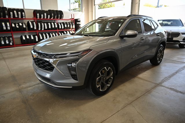 Used 2024 Chevrolet Trax LT w/ Driver Confidence Package image 8